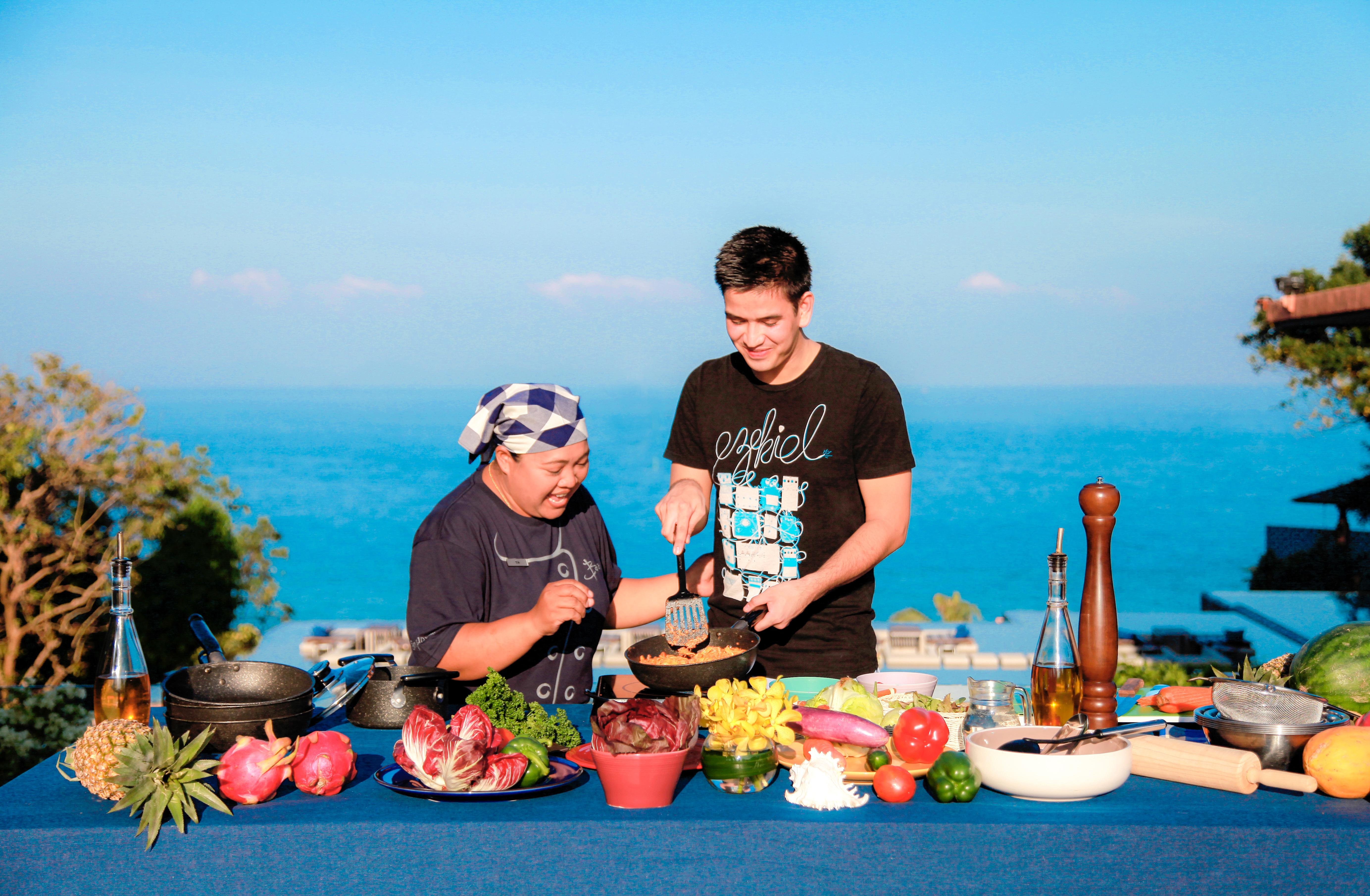 Sri Panwa Phuket Luxury Pool Villa Hotel - Sha Plus Exterior foto Chef preparing a meal